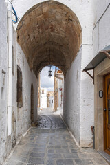 Gasse in der Altstadt von Lindos, Rhodos