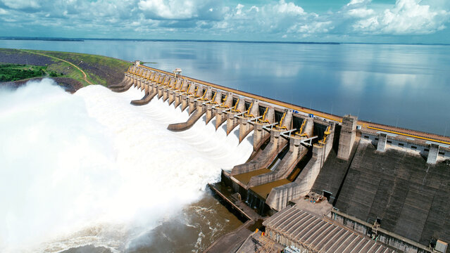 Barragem, Usina hidrel&eacute;trica de Tucuru&iacute;, Par&aacute;, Brasil