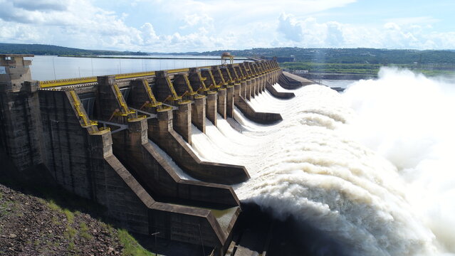 Barragem, Usina hidrel&eacute;trica de Tucuru&iacute;, Par&aacute;, Brasil