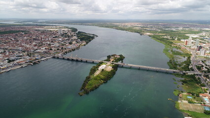 Ponte sobre Rio São Francisco, entre Juazeiro da Bahia e Petrolina Pernambuco