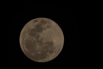 Fototapeta premium The full moon is a lunar phase that occurs when the Moon is completely illuminated as seen from Earth. This happens when the Earth is directly between the Sun and the Moon