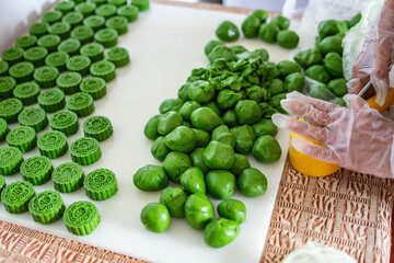 The making process of Chinese traditional gourmet pastry mugwort cake