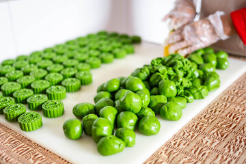 The making process of Chinese traditional gourmet pastry mugwort cake
