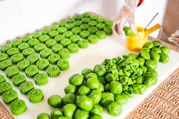 The making process of Chinese traditional gourmet pastry mugwort cake