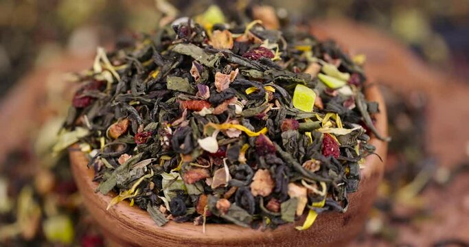 dry green tea with jasmine flowers, calendula, pineapple slices, high-quality green tea with additives for taste and smell