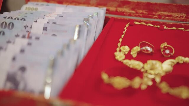 Engagement ceremony items for Chinese wedding, gold jewelry