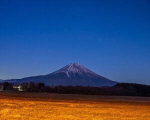 朝霧高原で見た富士山と星空のコラボ情景