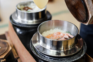 日本食　釜めし　炊き込みご飯