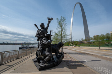 Monument to Lewis and Clarke expedition on Mississippi River with Gateway Arch National Park in...