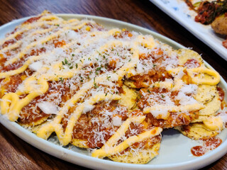  Nachos with sauce on a plate