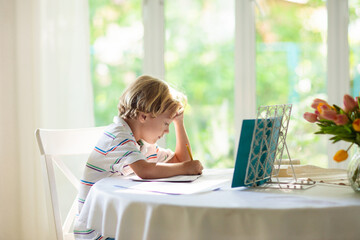 Online remote learning. School kid doing homework. - 793602981