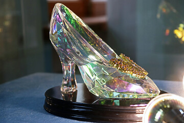 A glass slipper like Cinderella's glitters in the museum. Diamond princess shoes