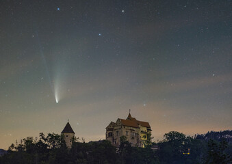 Neowise comet over Perštejn castle