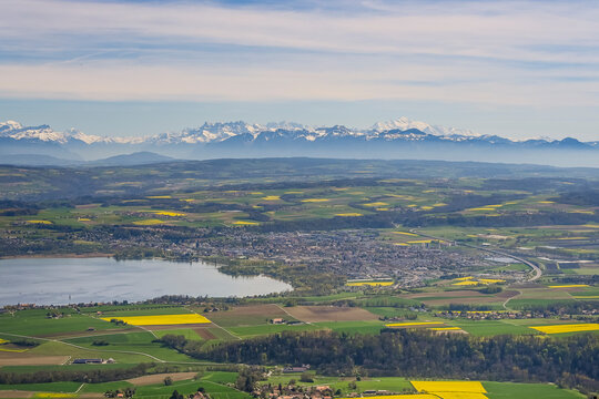 Grandson, Yverdon-les-Bains, Neuenburgersee, Aussicht, Landwirtschaft, Alpenpanorama, Fr&uuml;hling, Sommer, Seerundfahrt, Wanderweg, Neuenburg, Waadt, Schweiz