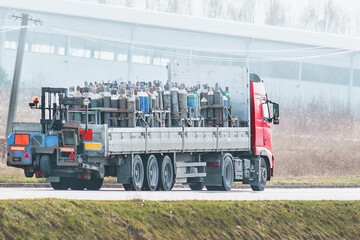 A Vehicle Safely Transports LPG Gas Cylinders to Their Destination