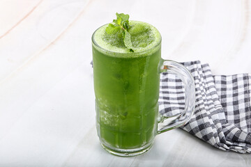 Mint, basil, spinach smoothie detox