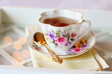 Obraz na płótnie Canvas cup of tea with flowers