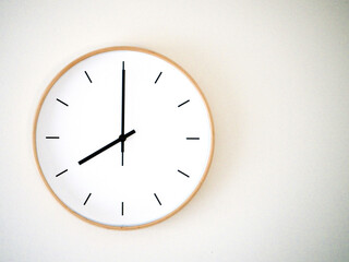 minimal clock on a wall show 8.00, 20.00