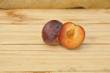 Prune rouge
