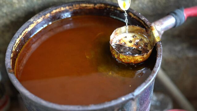 The process of making patchouli leaf oil can be done by water distillation, steam-water distillation and steam distillation.