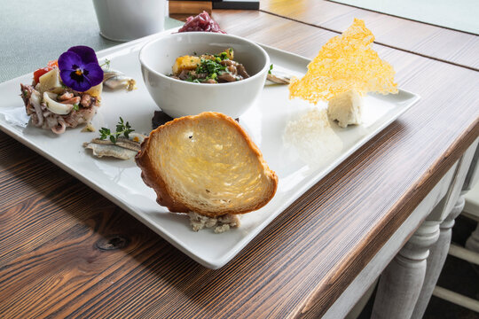 Antipasto di pesce caldo