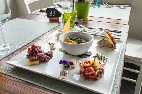 Antipasto di pesce caldo