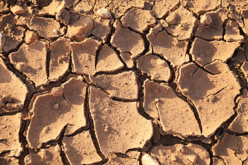 sequía suelo seco agrietado falta de agua textura desertización almería sur españa 4M0A8790-as24
