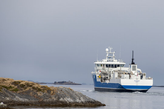 HAVTRANS is a Fish Carrier and is sailing under the flag of Norway. Her length overall is 84.8 meters and her width is 17 meters. Here passes Brønnøysund,Helgeland