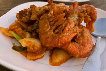 fried shrimp with garlic and sauce