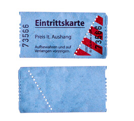 blaue Eintrittskarte Vorderseite Rückseite perforiert isoliert mit Schrift in deutsch und...