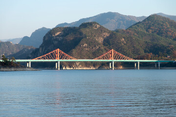 View of the bridge on the lake - obrazy, fototapety, plakaty