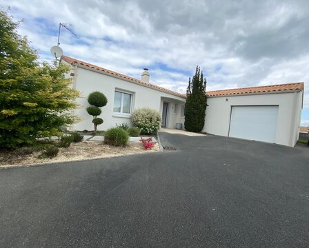 maison contemporaine et son am&eacute;nagement ext&eacute;rieur