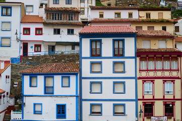 Cudillero is a small, picturesque fishing port nestled on the side of a mountain. Its hanging houses stand out with eaves and brightly colored windows that are located in a steep horseshoe of cliffs