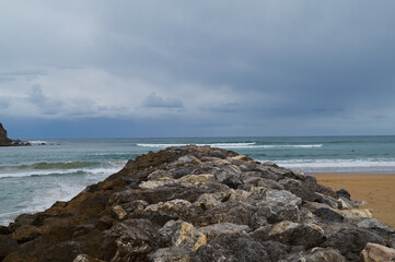 Rodiles Beach is one of the most beautiful, busy and popular beaches in the Principality of Asturias. The sandy area extends for one kilometer to the east of the mouth of the Ría de Villaviciosa