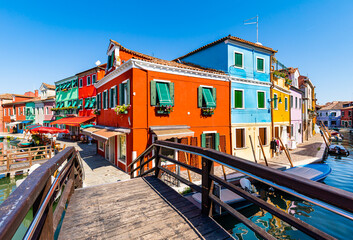 Fototapeta na wymiar Colorful houses on the island of Burano in Venice, Italy