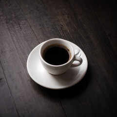 Eine Kaffeetasse auf einem Tisch
