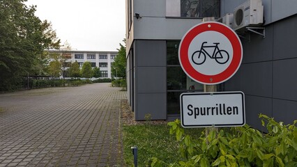 Fahrrad und Spurrillen Schild