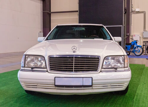 Mercedes-Benz W140