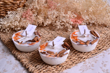 Wedding favours orange cinnamon botanical candles guest gifts, fall autumn rustic style decoration, original party souvenirs