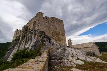 Petrapelosa kaštel abandoned castle in Croatia