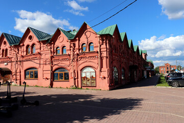 Obraz premium Klin, Moscow, Russia - 07.30.2023: Shopping arcades, scooters and cars near the store