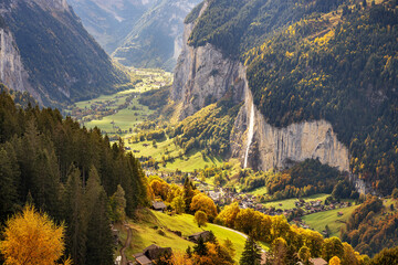 Lauterbrunnen, Switzerland from Wengen in the Fall - obrazy, fototapety, plakaty