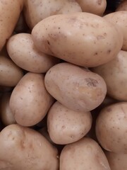 Fototapeta na wymiar potatoes in the supermarket, papas en el supermercado
