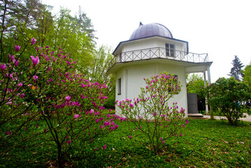 Przepiękne ogrody z obserwatorium, Piwnice koło Torunia, Polska