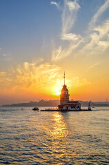 Naklejka premium sunset and maiden tower on the bosphorus, istanbul