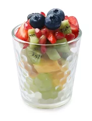 Keuken spatwand met foto Healthy breakfast. Delicious fruit salad in glass isolated on white © New Africa