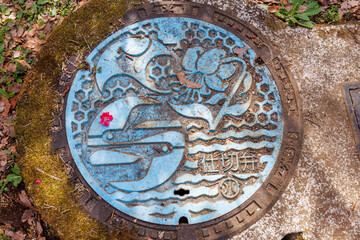カタクリ模様の素敵なマンホール。
A nice manhole with a dogtooth violet's...