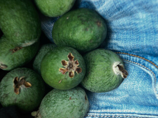 feijoas in a pile 