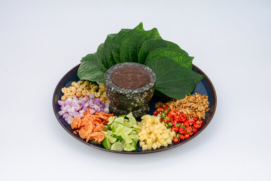 Miang kham &ndash; A royal leaf wrap appetizer (Leaf-Wrapped Bite-Size Appetizer)