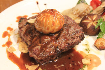 grilled steak with healthy vegetables